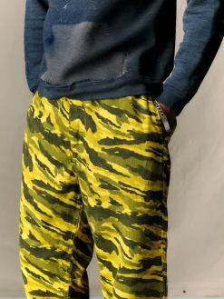 Imogene + Willie Pants & Shorts*the lounge pant in brushstroke camo